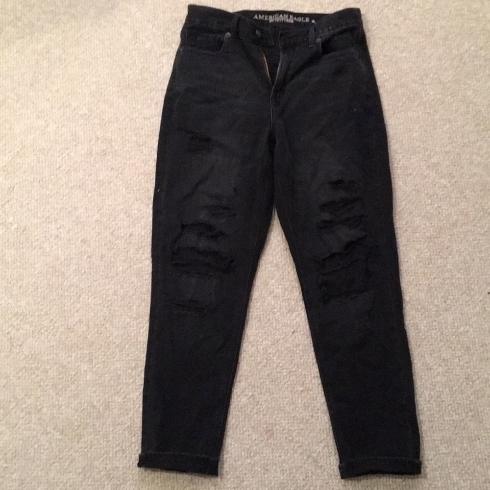 American Eagle Black Ripped Mom Jeans//Size: 4 reg